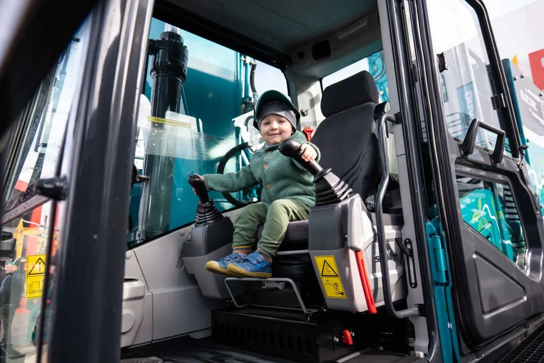 20221102092423_39514 Bauma 2022 | 一组火热现场图带您沉温3868la银河总站智能德国宝马展之旅