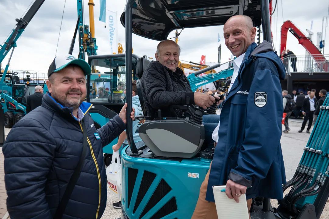 20221102092506_39726 Bauma 2022 | 一组火热现场图带您沉温3868la银河总站智能德国宝马展之旅