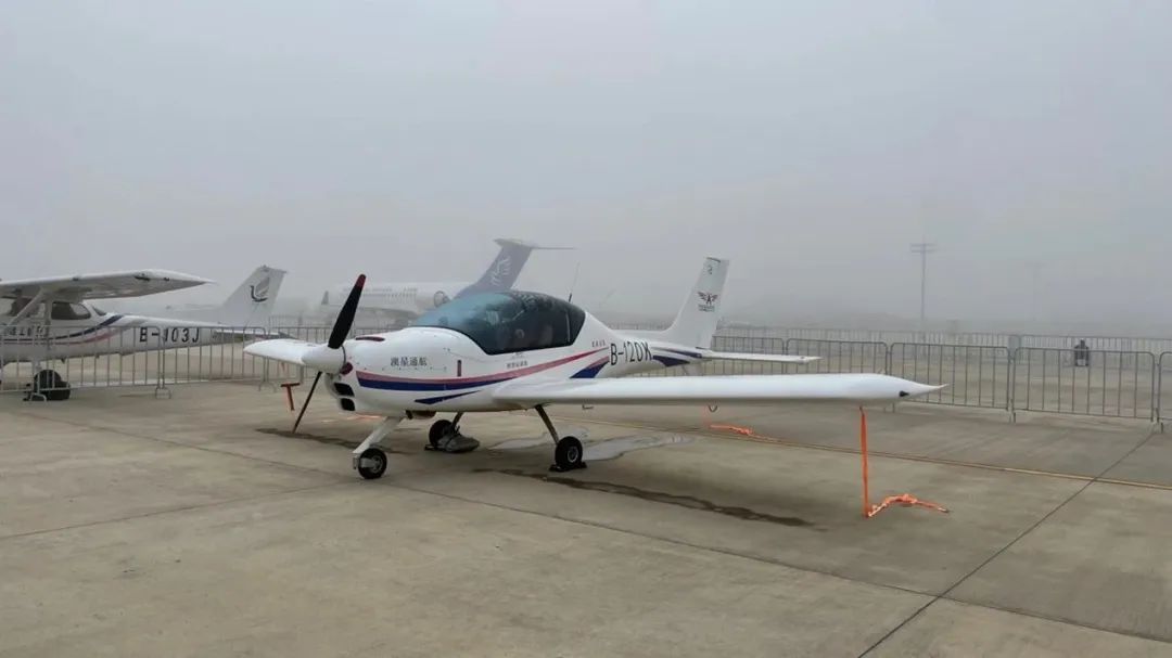 20221129091234_31798 逆势飞舞!3868la银河总站航空携手合作同伴亮相2022南昌飞行大会