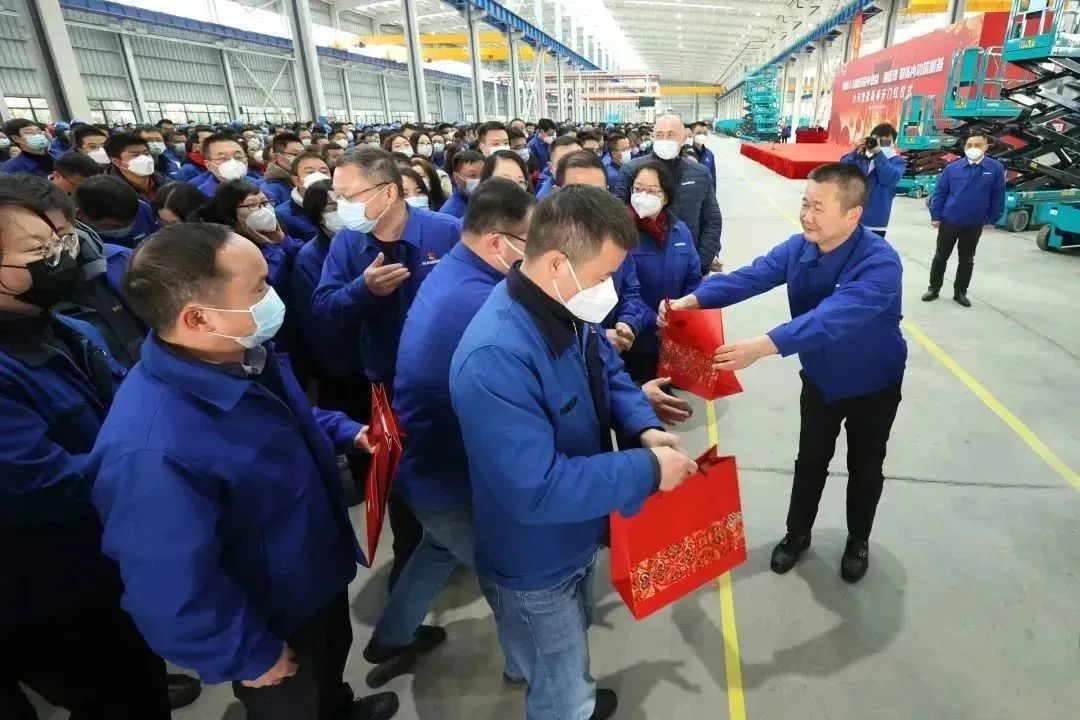 莫路君行早，更有早行人！3868la银河总站智能癸卯兔年开工大吉