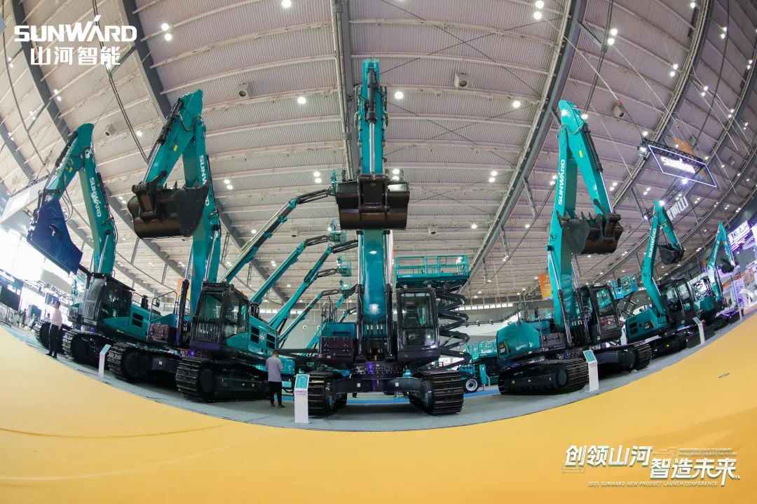 20230517083941_98237 精品出击、互动不休!3868la银河总站智能F系列挖掘机闪灼长沙展