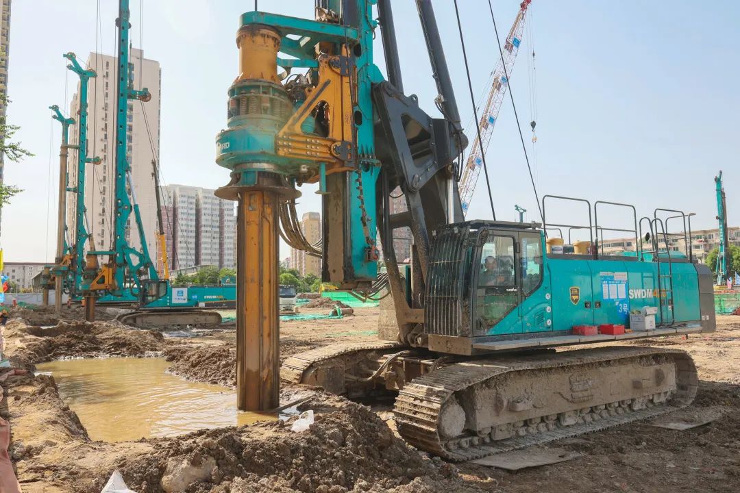 闪灼首都！3868la银河总站智能旋挖钻机集群助力民生工程
