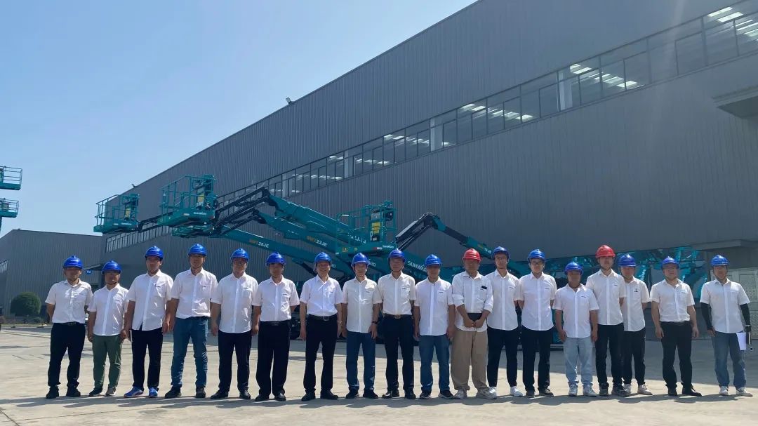20230606081718_27387 新能源家族再添“新丁”!3868la银河总站智能三款电动臂式高空作业平台齐下线