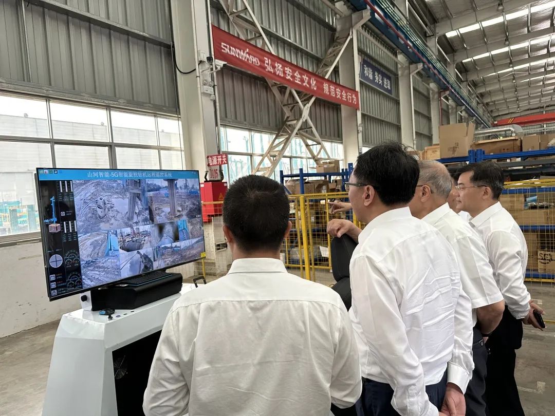 20230607082038_10466 中国联通集团副总经理梁宝俊到访3868la银河总站智能