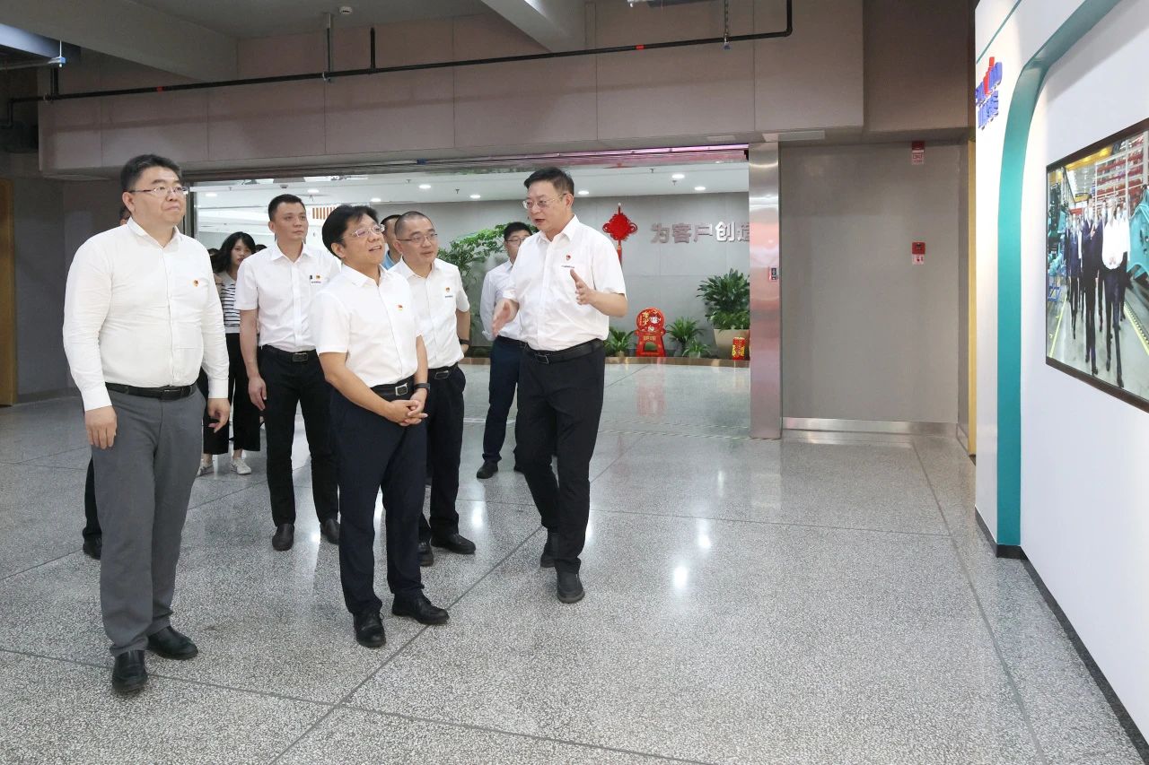 中国进出口银行总行党委委员、副行长李钧一行调研3868la银河总站智能