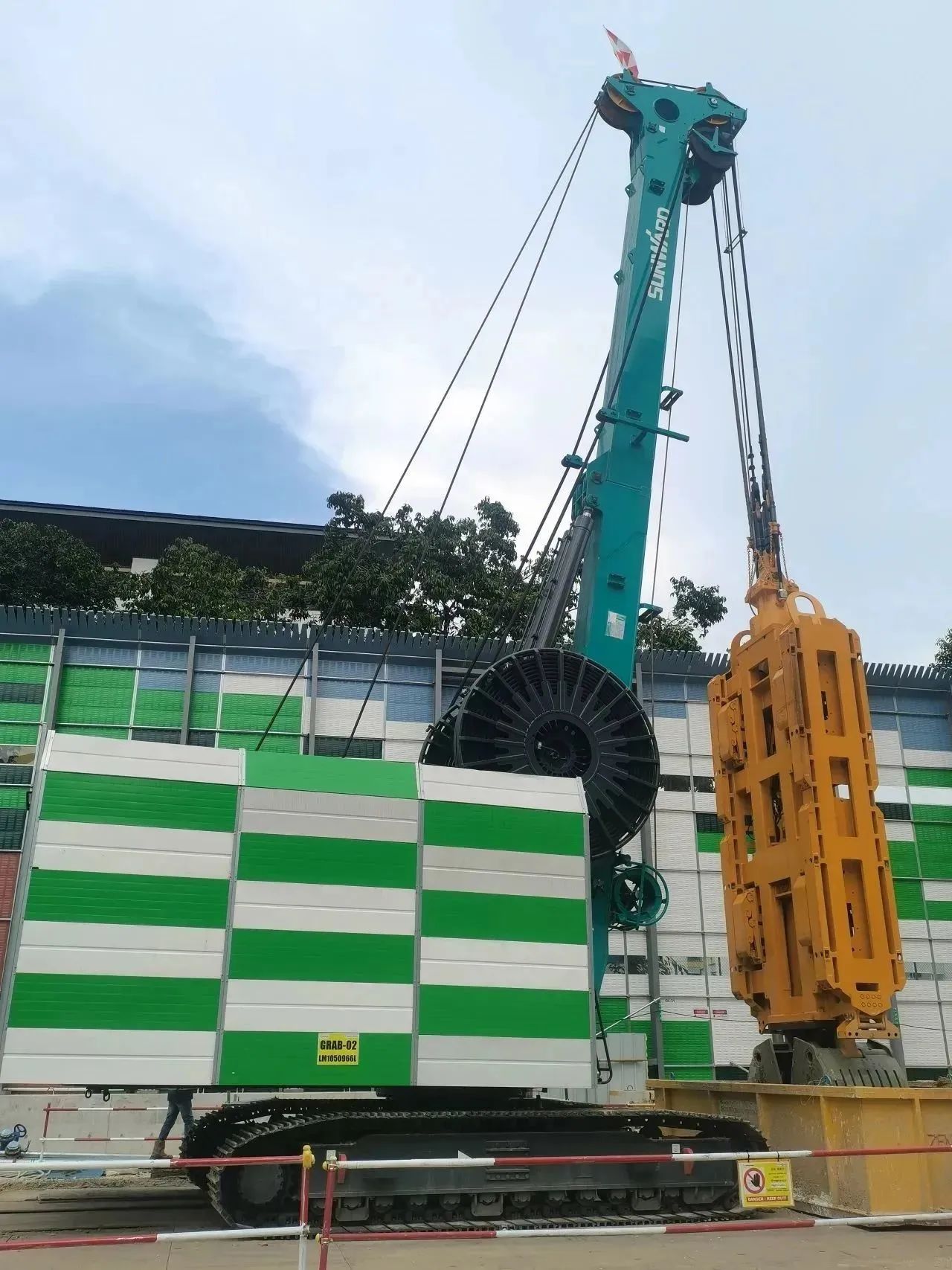 20230810175022_80541 助力国内国际沉大工程!3868la银河总站智能液压抓斗实力“出圈”