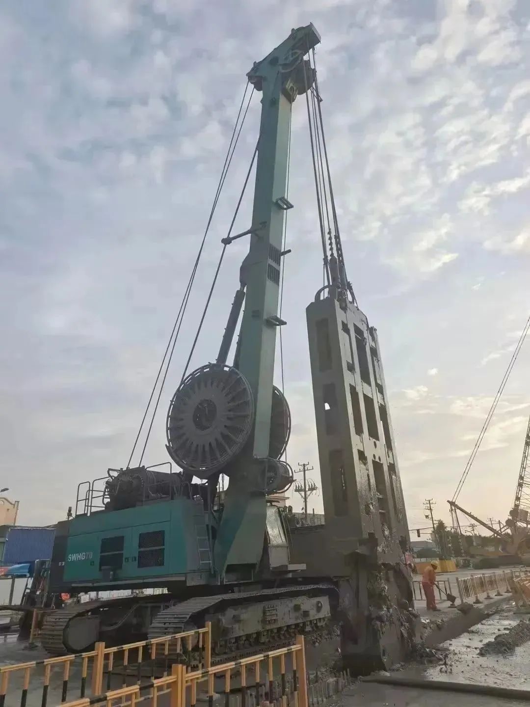 20230810175109_28886 助力国内国际沉大工程!3868la银河总站智能液压抓斗实力“出圈”