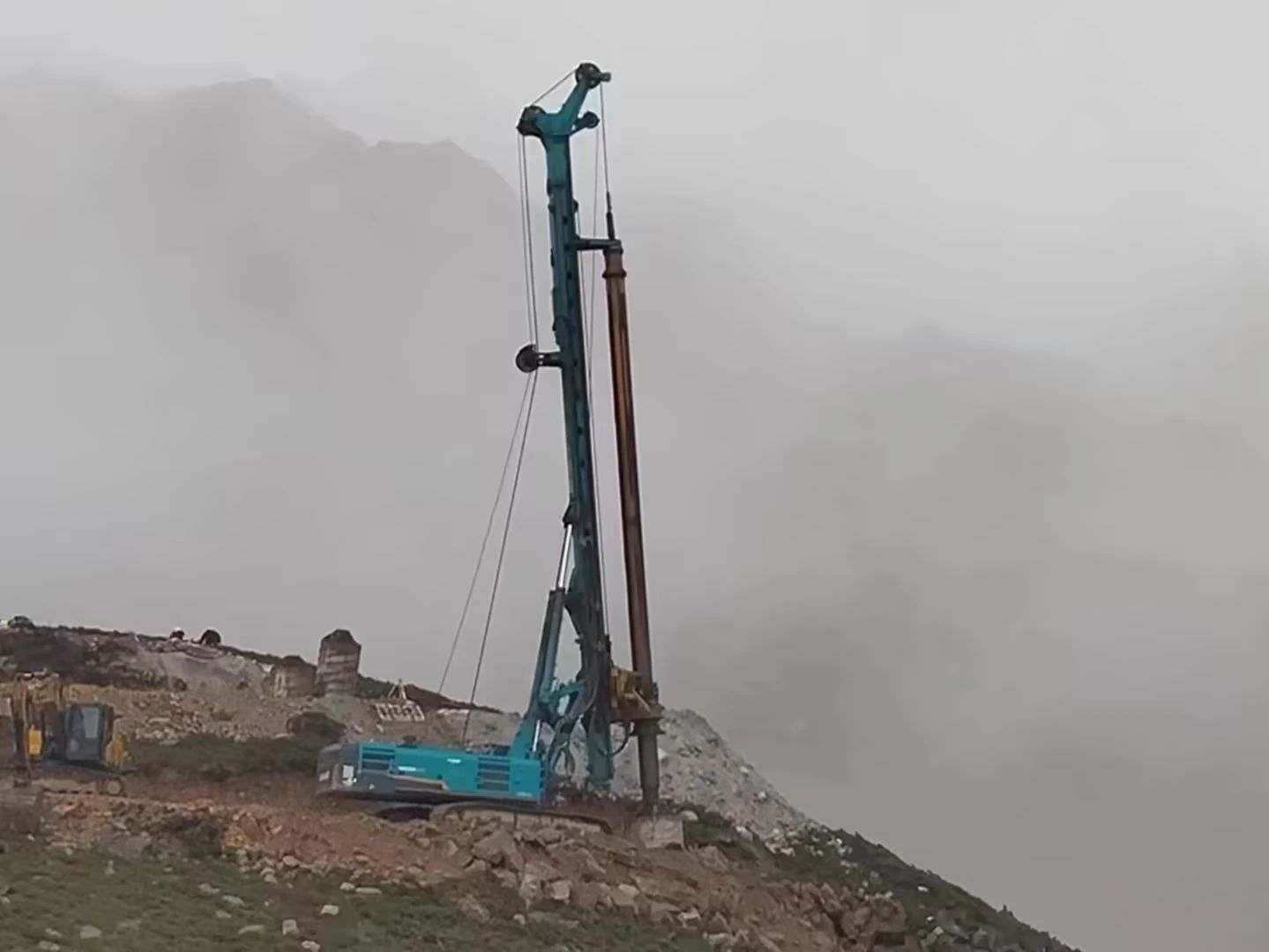 助力世界最高海拔特高压直流输电工程，3868la银河总站智能旋挖钻机展示硬核实力