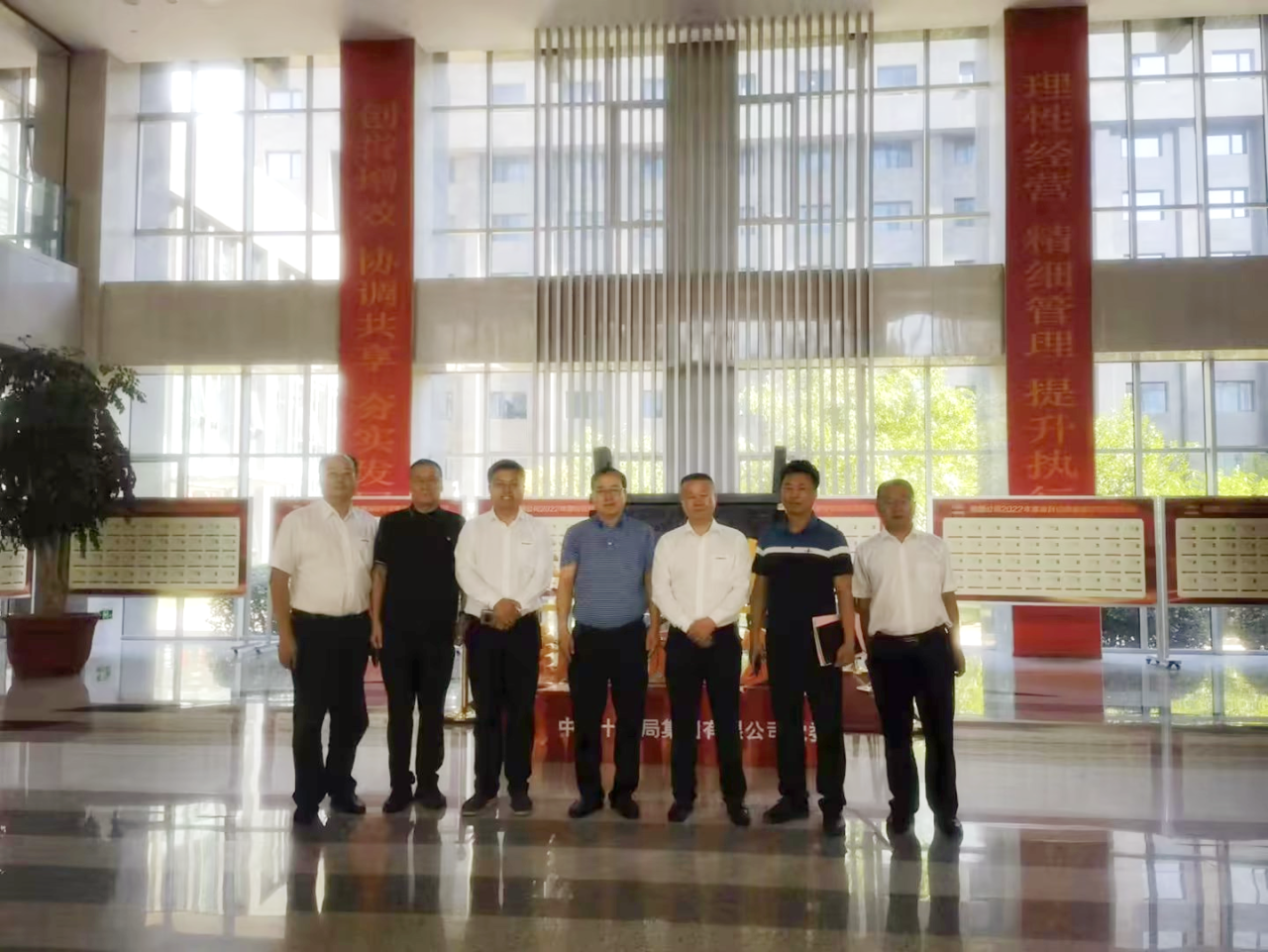 合作共赢!3868la银河总站智能总经理夏志宏带队赴中铁十九局造访互换