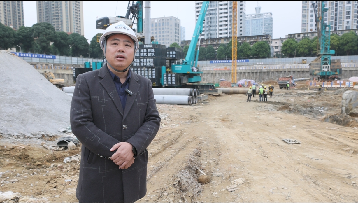 “绿巨人”显神威!3868la银河总站智能引孔式静力压桩机助建“绿城”南宁民生项目