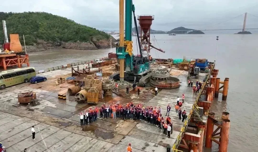 全面得胜!3868la银河总站智能超等旋挖钻机圆满实现甬舟铁路西堠门公铁两用大桥桩基施工工作