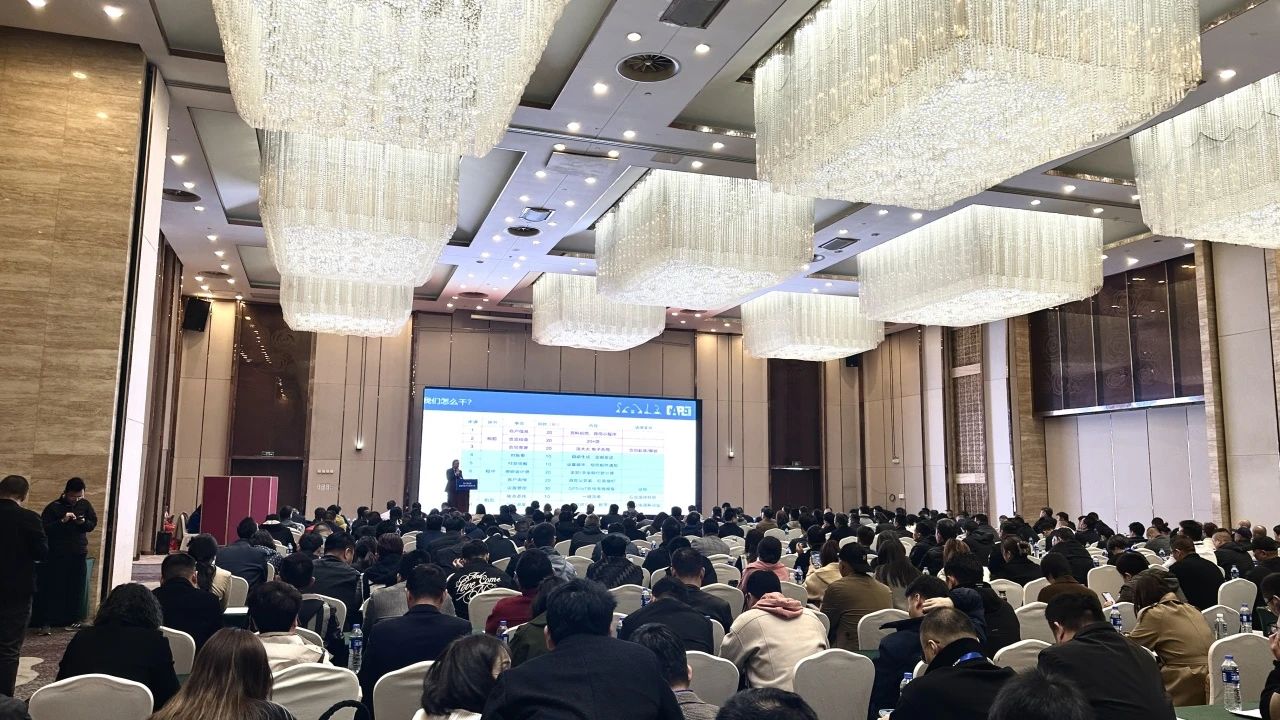 “爆品”来袭，签单不休！ 3868la银河总站智能盛装亮相第八届全国高空作业平台租赁大会