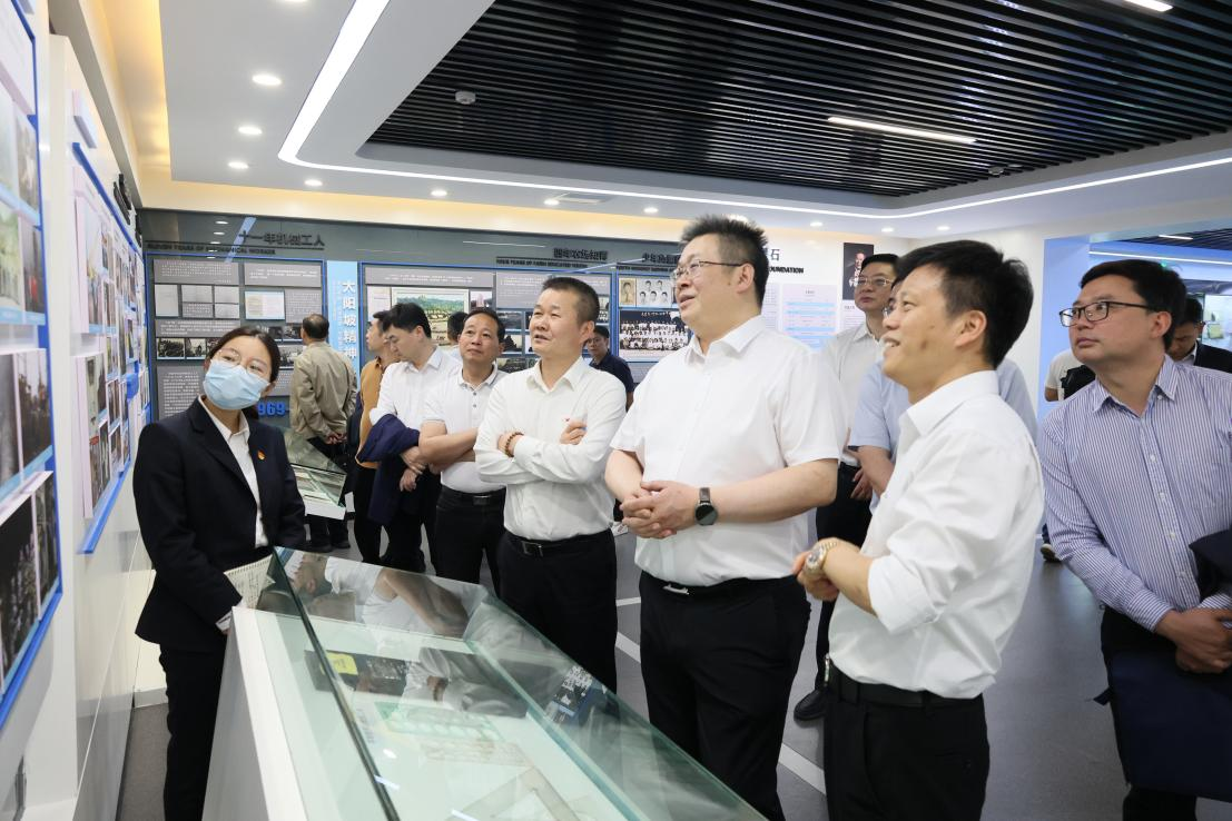 湖南钢铁集团党委书记、董事长李建宇到3868la银河总站智能调研互换