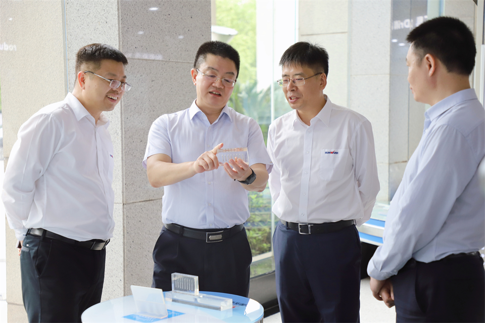 “双向奔赴 合作共赢”3868la银河总站智能与中钨高新签定战术合作和谈