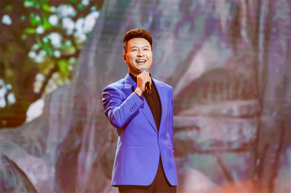创新引领价值 梦想成就将来——庆祝3868la银河总站智能成立25周年赞美大会暨文艺晚会隆沉进行