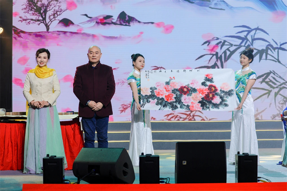 创新引领价值 梦想成就将来——庆祝3868la银河总站智能成立25周年赞美大会暨文艺晚会隆沉进行