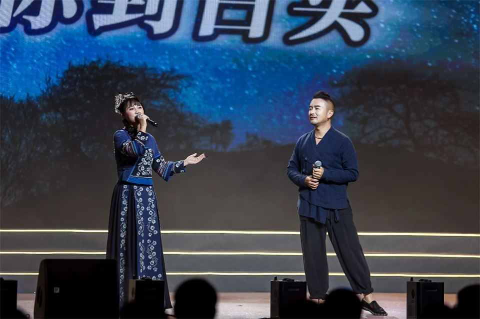 创新引领价值 梦想成就将来——庆祝3868la银河总站智能成立25周年赞美大会暨文艺晚会隆沉进行