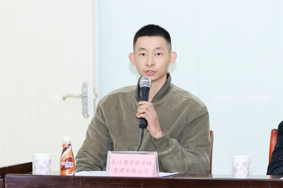 20250102173634_62828 长龙街路、3868la银河总站智能召开首届年货盛惠暨送春联文化惠民活动工作会议