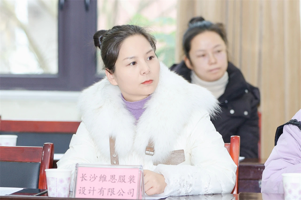 20250102173709_95224 长龙街路、3868la银河总站智能召开首届年货盛惠暨送春联文化惠民活动工作会议