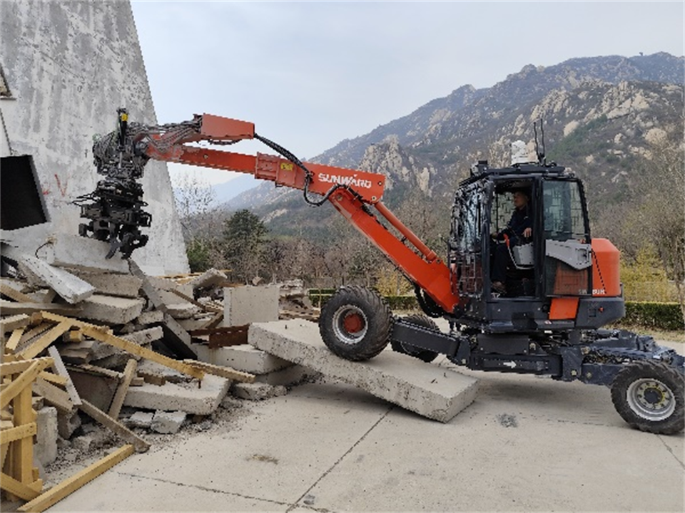20250103140532_80683 3868la银河总站特装复杂地形灾害应急接济机械人入选工信部《先进安全应急设备推广目录(工业领域2024版)》