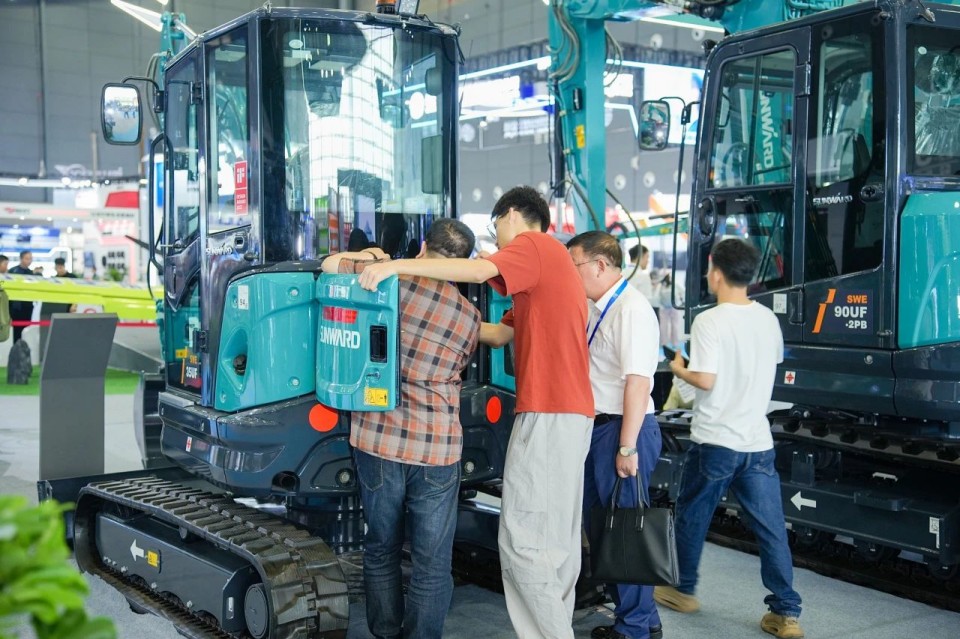 2025 CICEE | 从单一工具迈向多元化解决规划，3868la银河总站智能出现非凡挖掘机风采