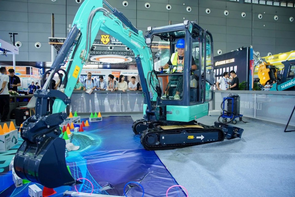 2025 CICEE | 从单一工具迈向多元化解决规划，3868la银河总站智能出现非凡挖掘机风采