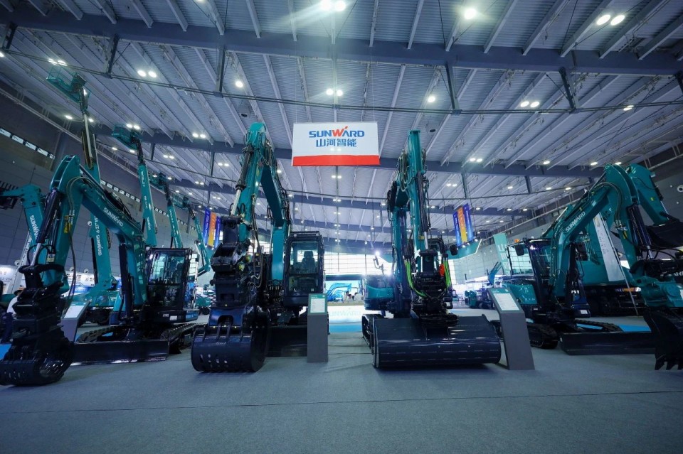 2025 CICEE | 从单一工具迈向多元化解决规划，3868la银河总站智能出现非凡挖掘机风采