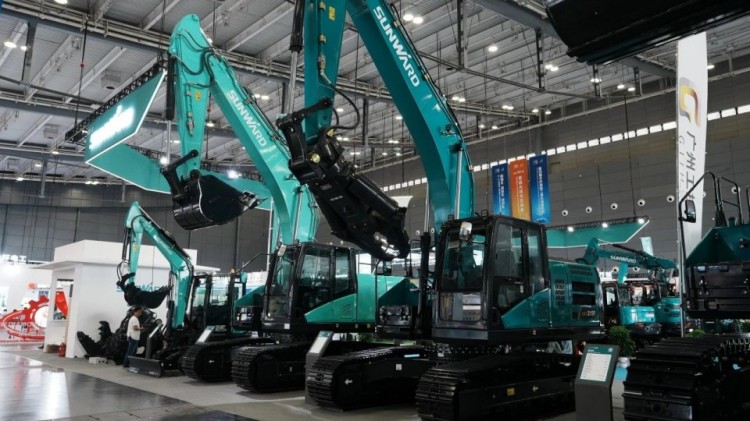 2025 CICEE | 打造极致精品化，3868la银河总站智能挖掘机“圈粉”长沙展