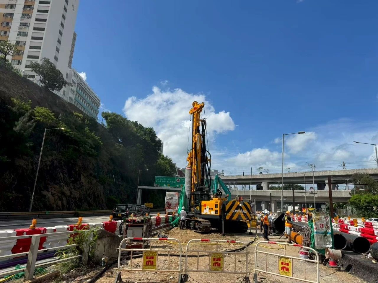 硬核首秀!3868la银河总站智能SWDTH800大直径潜孔锤钻机进击香港市场