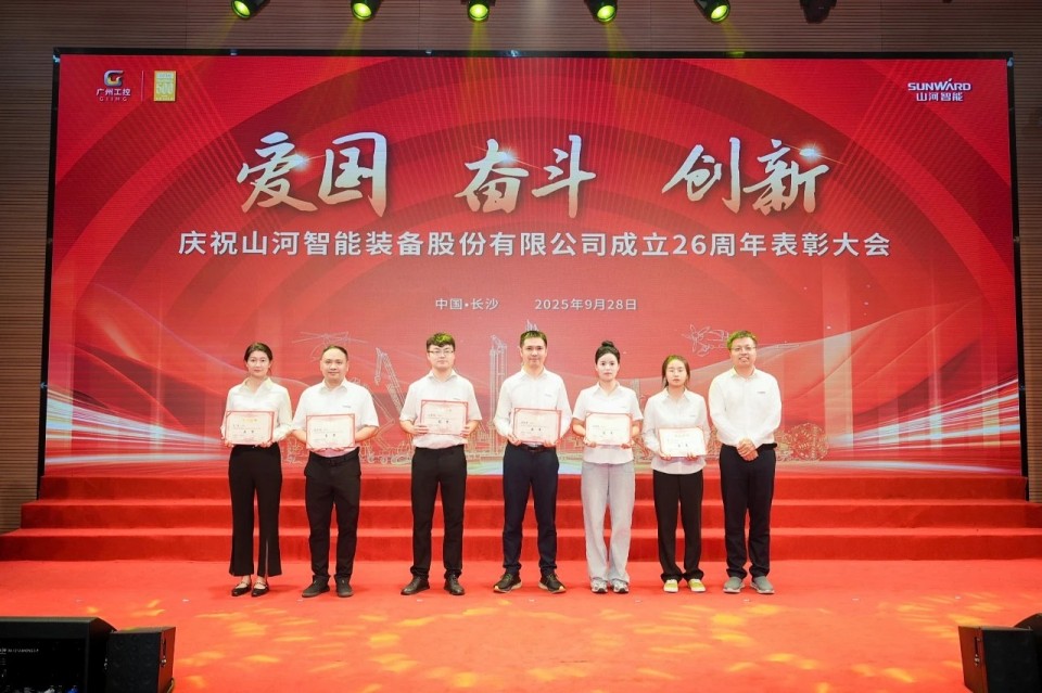 聚力前行！庆祝3868la银河总站智能成立26周年赞美大会隆沉召开