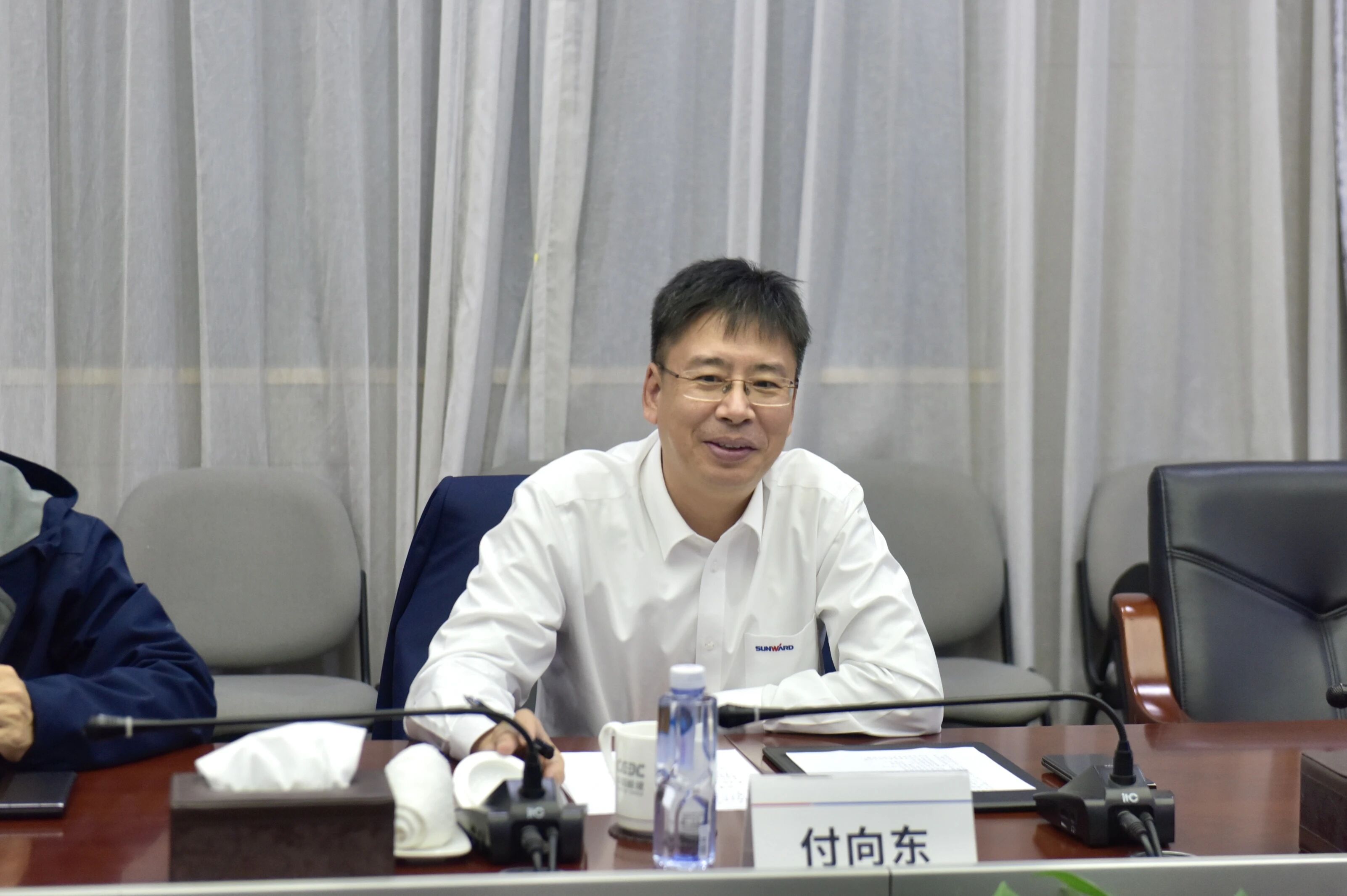 3868la银河总站智能与易普力发展座谈互换，谱写互利共赢新篇章