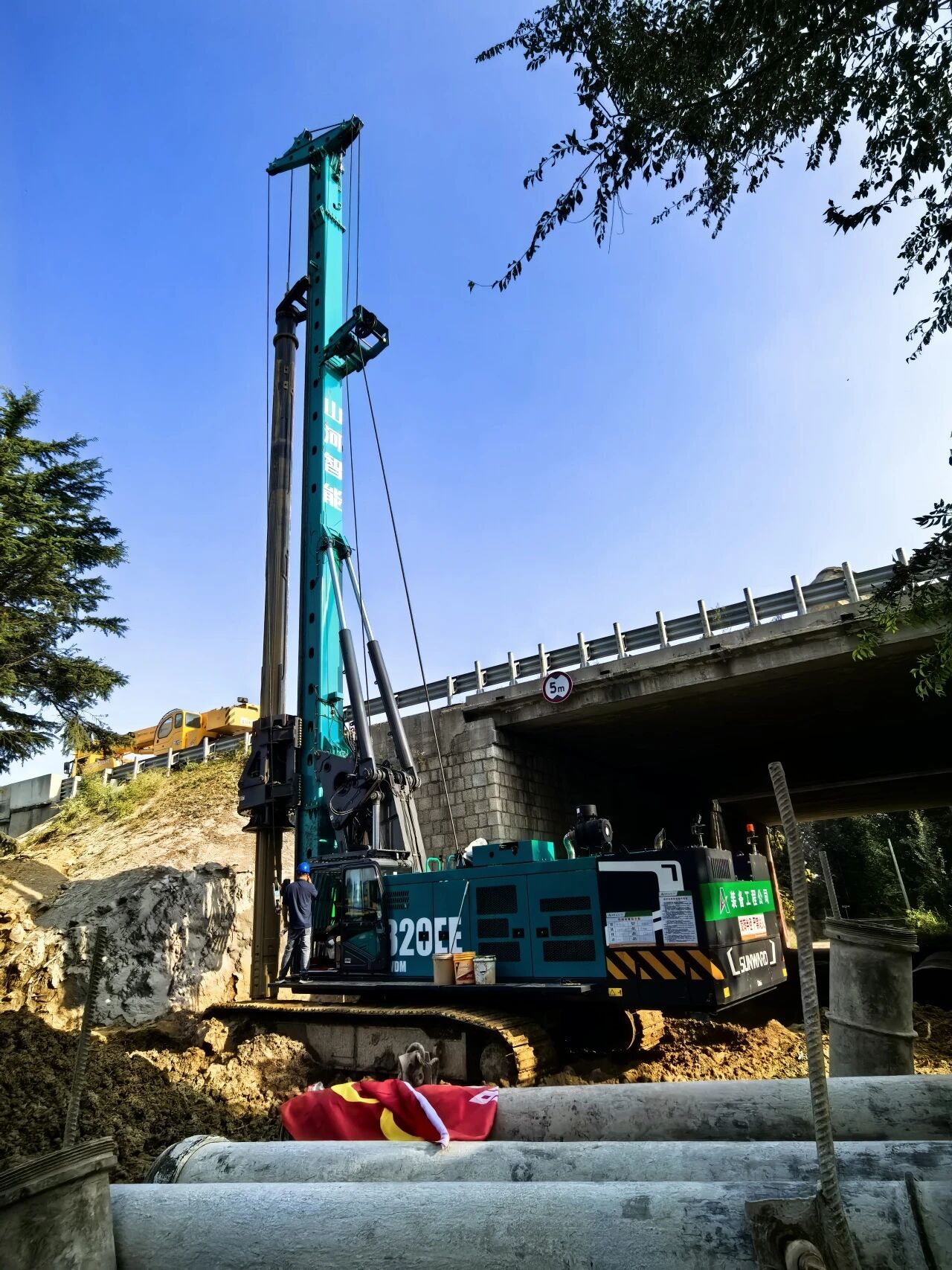 3868la银河总站智能增程式电动旋挖钻机助力山东高快建设，绿色施工功效显著