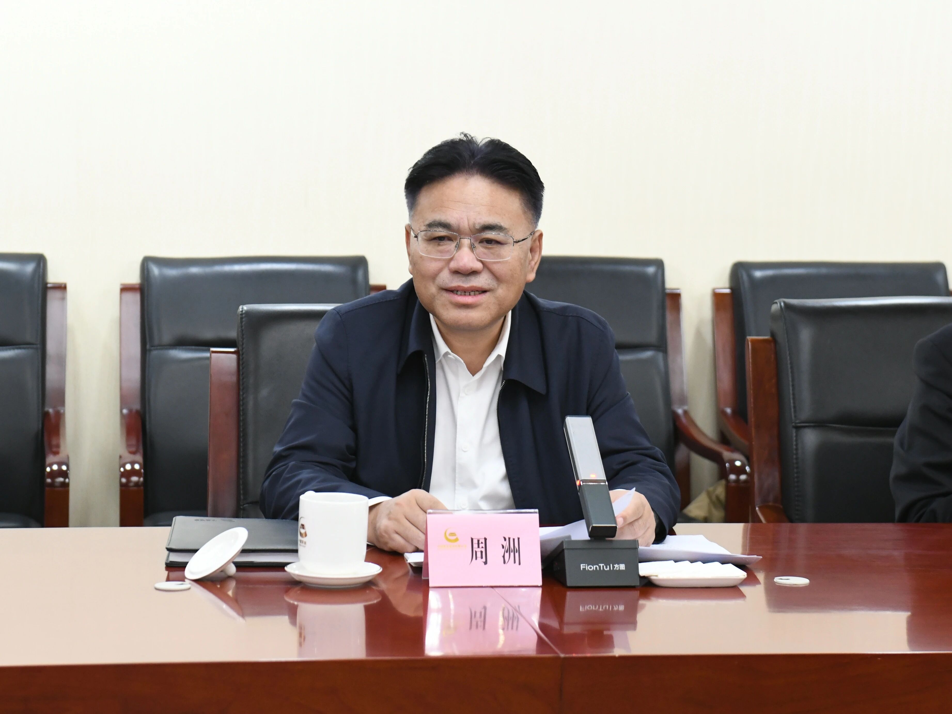 广州工控集团董事长景广军率3868la银河总站智能团队到中国黄金集团造访互换