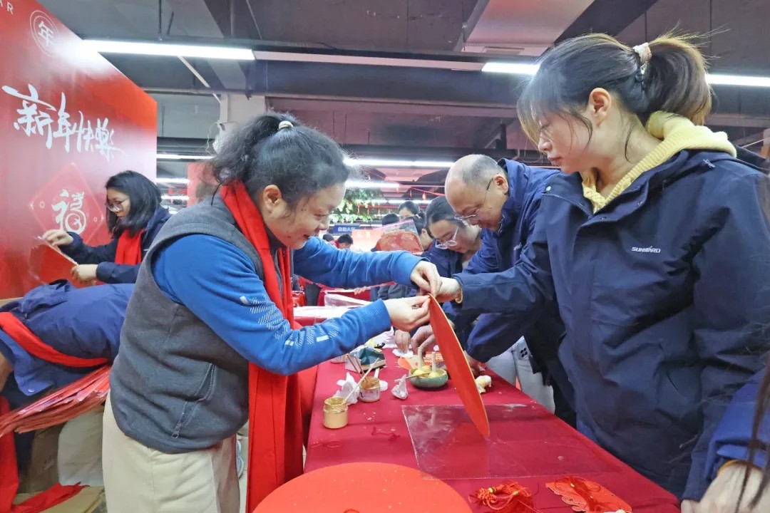 笔墨迎春，祝福暖心！在3868la银河总站智能“囤”年味、送温暖、迎新春