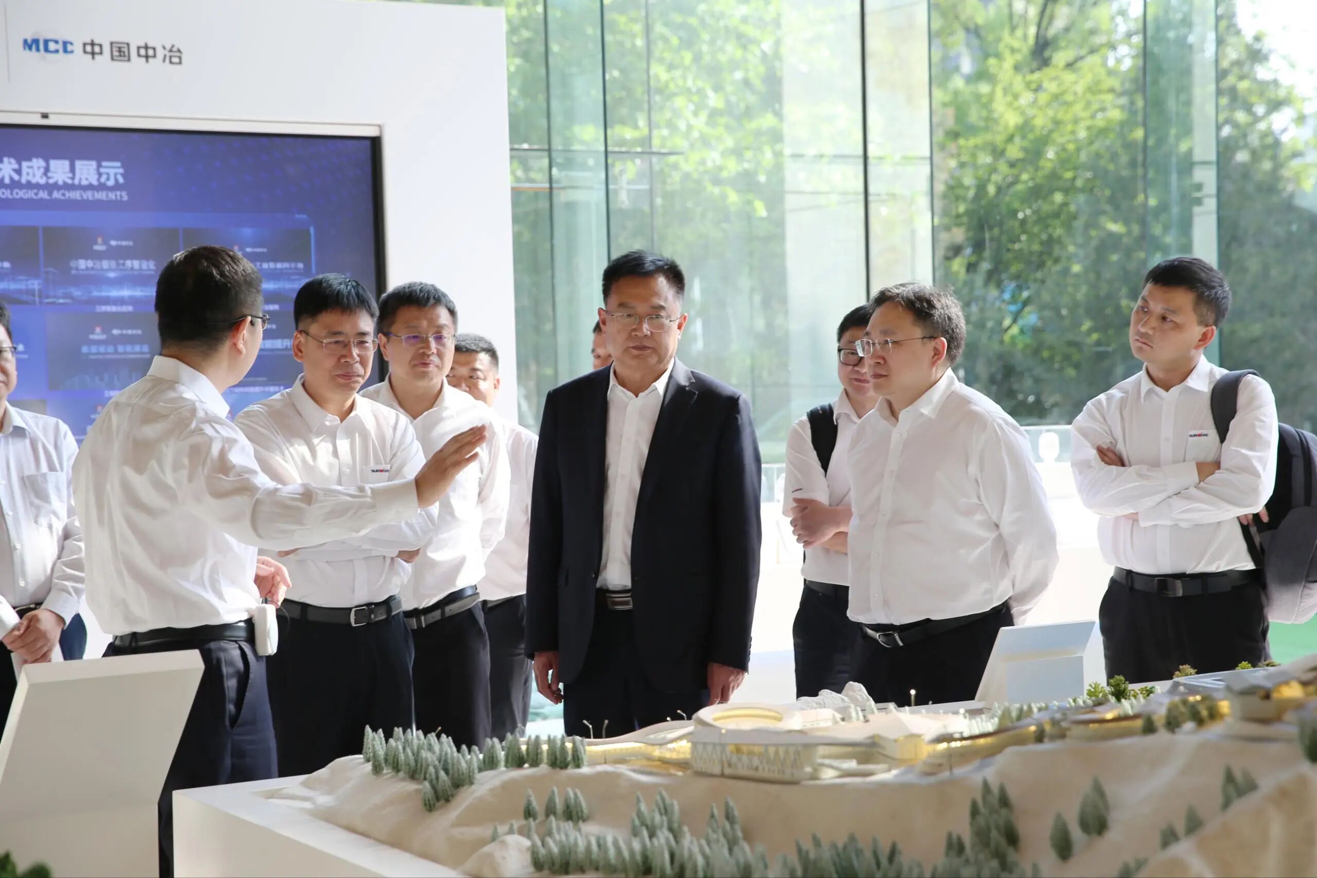3868la银河总站智能党委书记、董事长付向东率队造访中国中冶，推动构建合作共赢新标杆