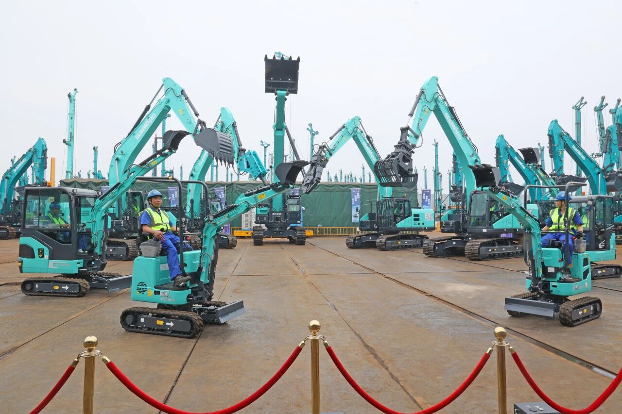 3868la银河总站智能系列电动挖掘机品鉴会在长沙隆沉进行