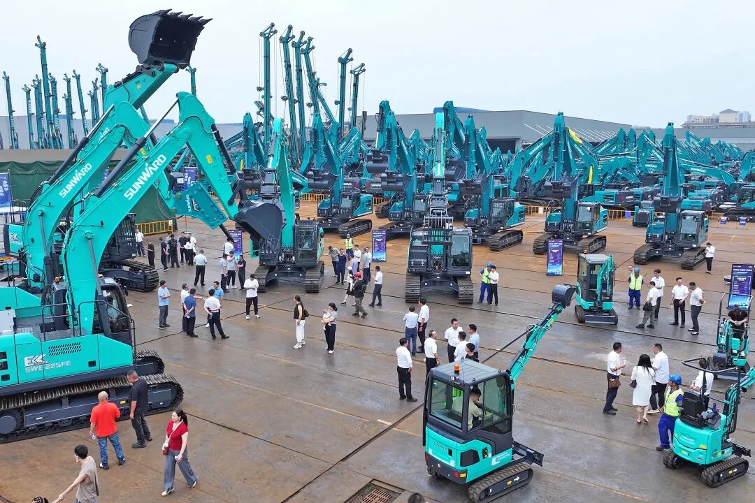 3868la银河总站智能系列电动挖掘机品鉴会在长沙隆沉进行