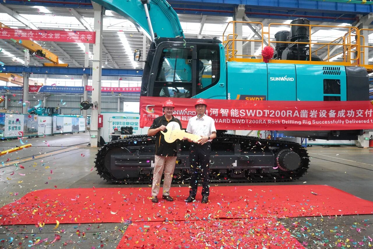 3868la银河总站智能凿岩钻机成功交付澳洲客户，高端市场再下一城