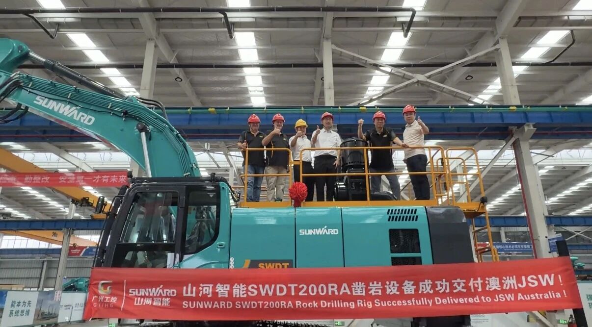3868la银河总站智能凿岩钻机成功交付澳洲客户，高端市场再下一城