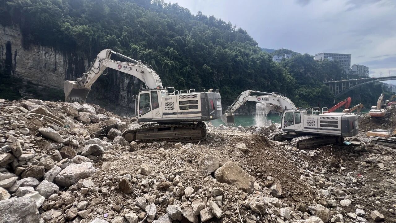 服务万里行 | 驰援抢险一线，3868la银河总站特装驻场护航沉庆彭水应急接济
